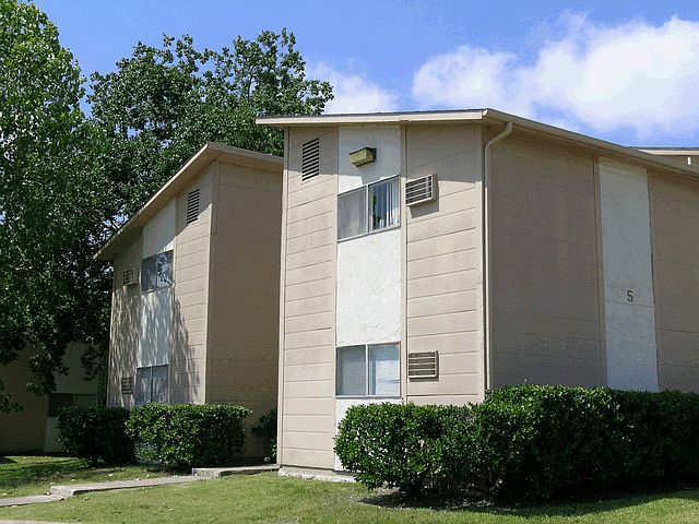 1st image of 1010 N Frio St