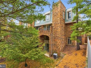1667 S Hayes St #1, Arlington, VA 22202