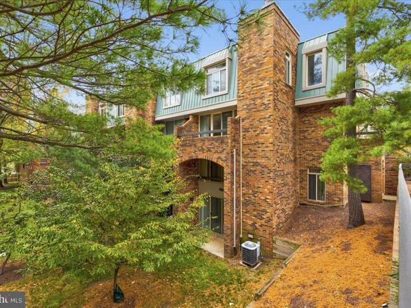 1667 S Hayes St #1, Arlington, VA 22202