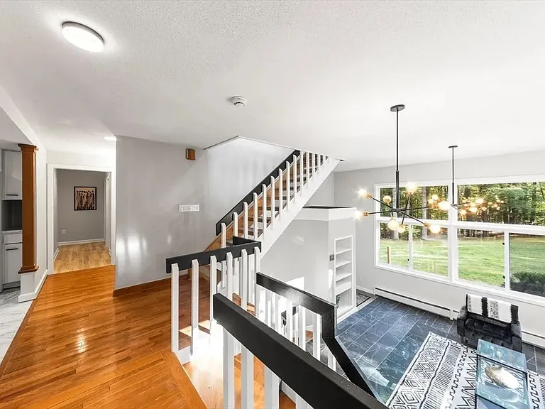 10 Cold Harbor Dr — Photo 13