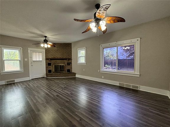 3rd image of 725 E Lake Blvd