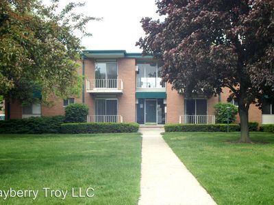 1870 Axtell Rd Unit 2, Troy, MI, 48084