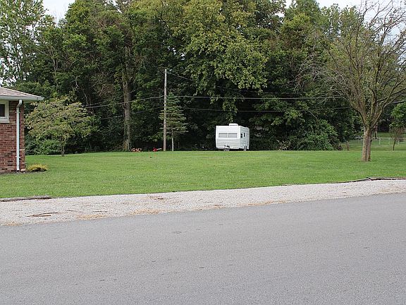 2nd image of 613 Woodland Dr