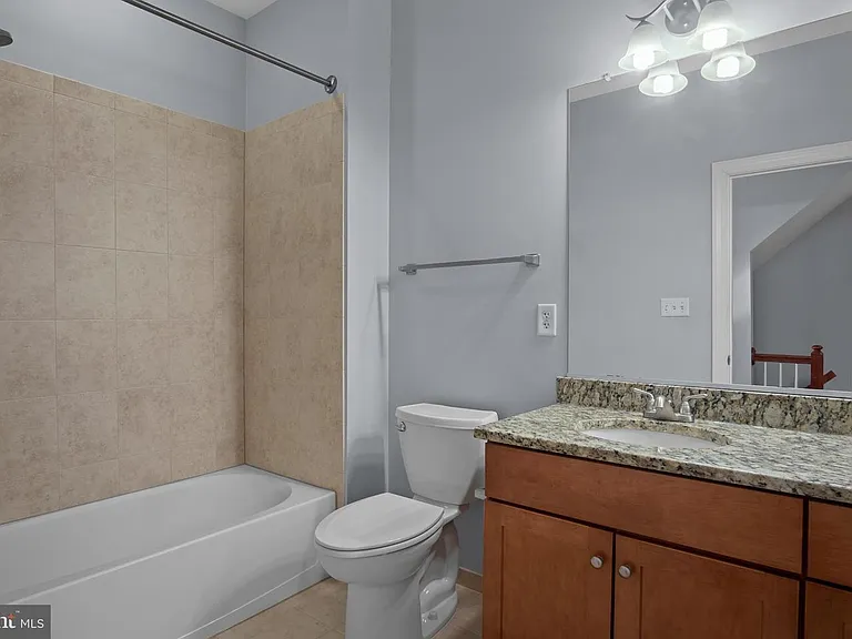 428 N Thomas St — Photo 24