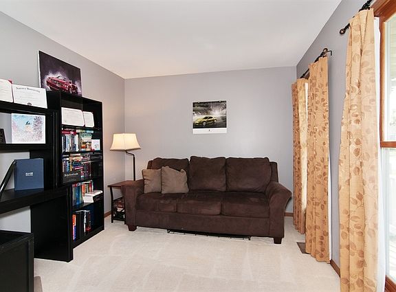 2nd image of 305 Carrie Ct