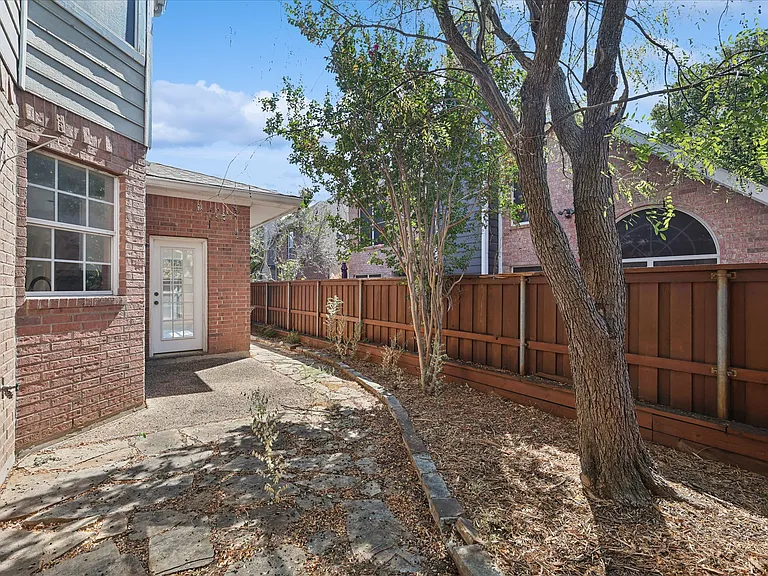 14625 Windsor Ct — Photo 50