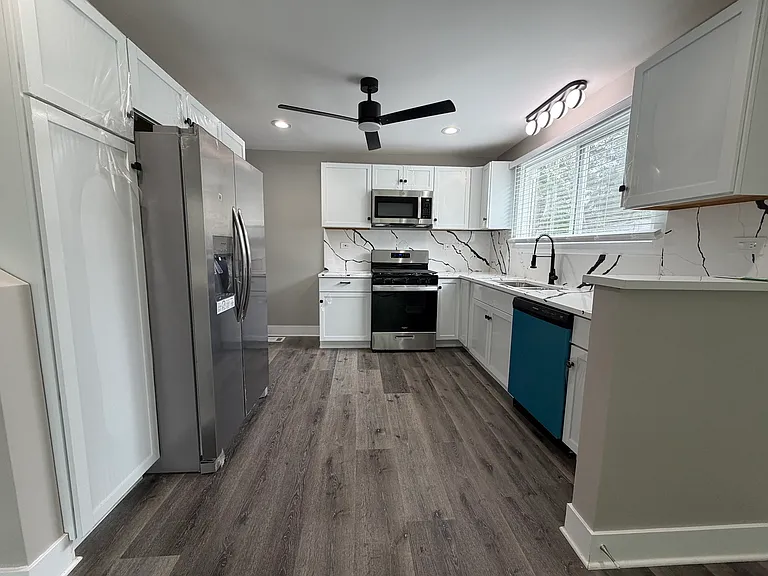527 W 16th Pl — Photo 6