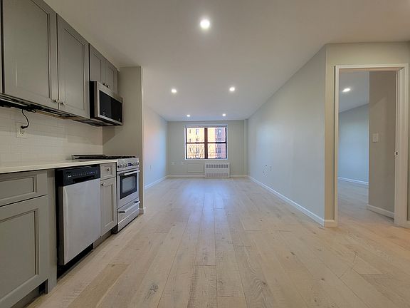 3rd image of 829 Greenwood Ave APT 3C