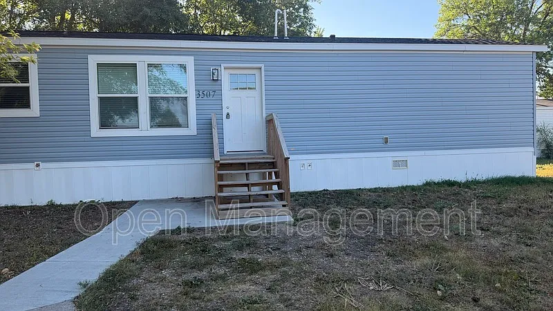 3 bed, 2.0 bath, 1216 sqft, $1,349 — Photo 1