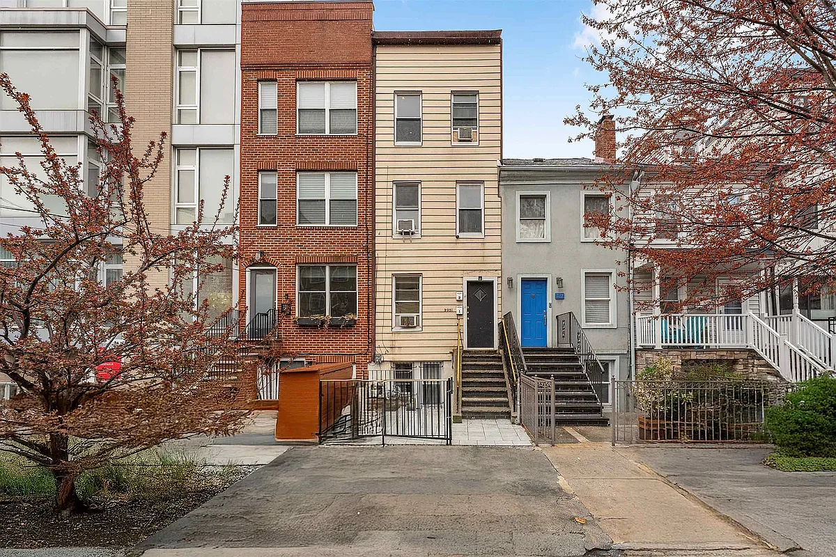 Building Photo - 325 4th St #1