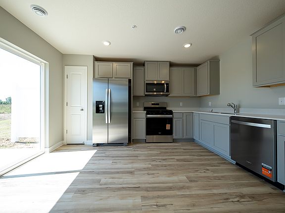 5th image of 17579 Driscoll Pl