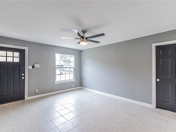5th image of 2655 Poinsettia Dr