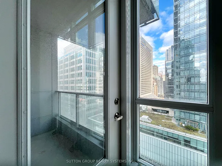 126 Simcoe St #1208 — Photo 16