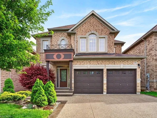 7 Summerwind Dr, Hamilton, ON L9B 0E5