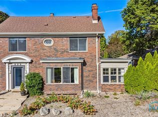 629 Valley Dr, Maumee, OH 43537