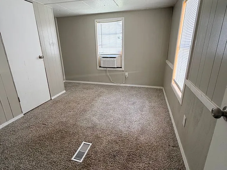 315 Thompson Rd — Photo 9