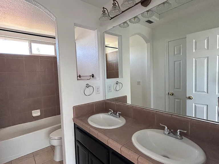 170 Bombay Cir — Photo 20