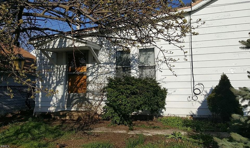 2nd image of 5010 1/2 Russell Ave