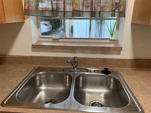 2nd image of 39 SE 13th St #1-2