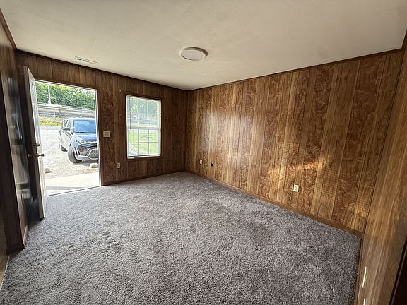 2nd image of 2048 Railroad St #1