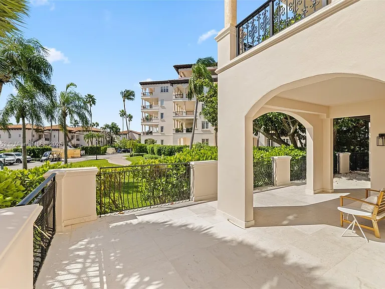 19216 Fisher Island Dr #19216 — Photo 38