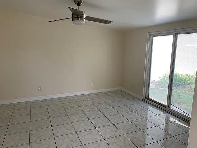 8624 Lilienthal Ave — Photo 28