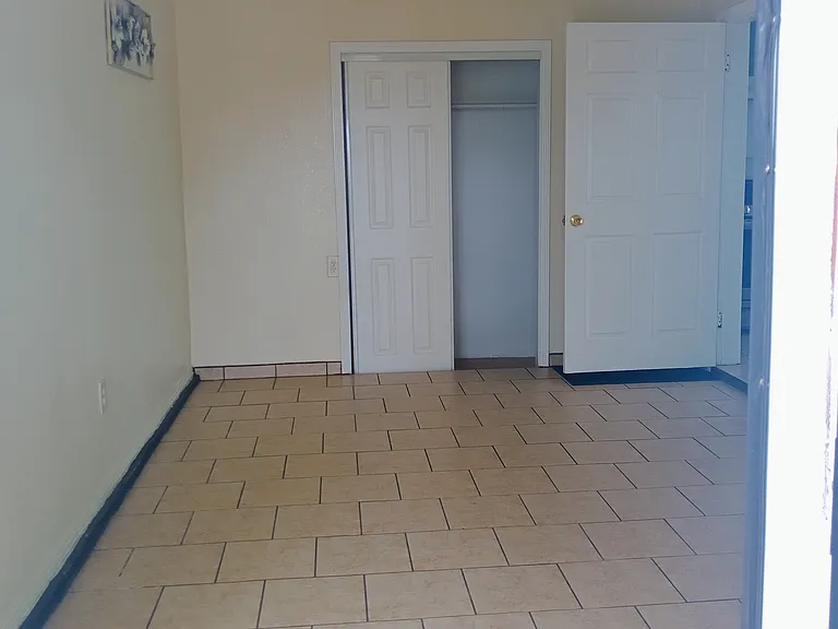 560 Cardiff St — Photo 2