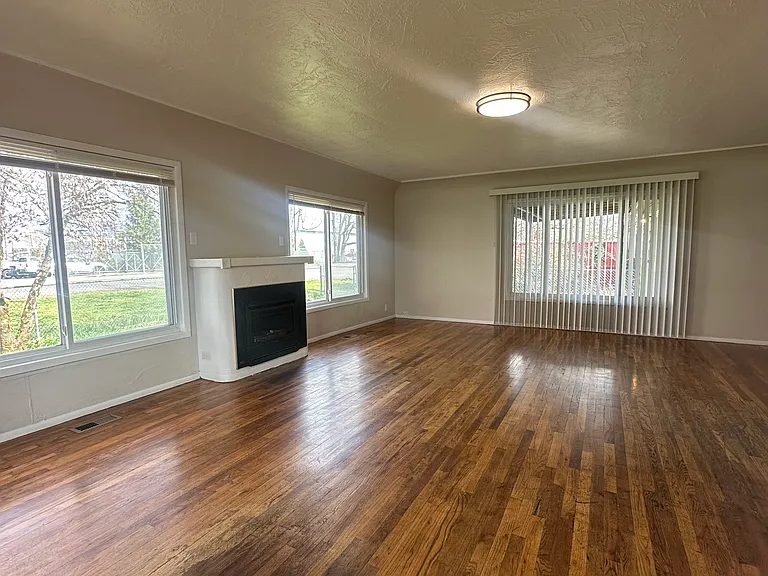 1740 Oxford St SE #9 — Photo 6