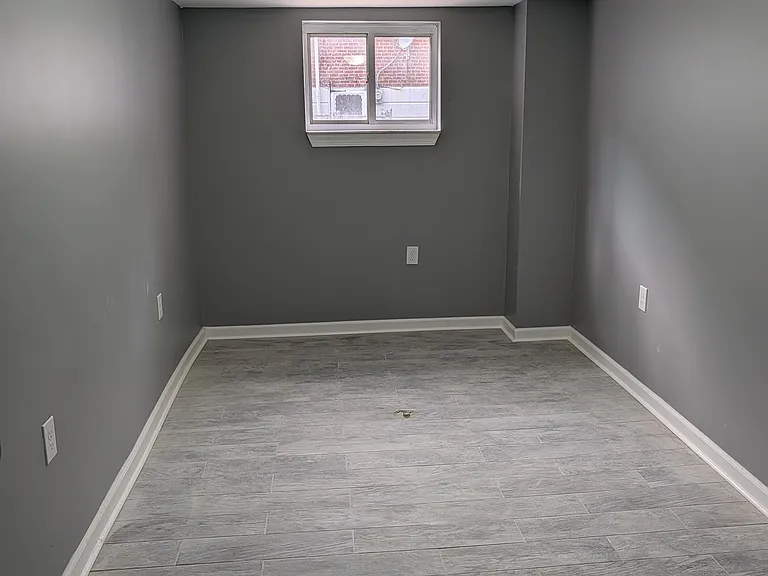 5260 Burton St — Photo 3