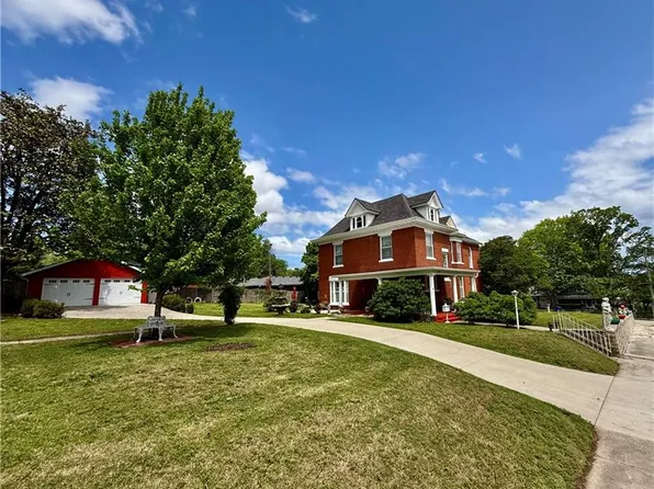 1618 State St, Lexington, MO 64067