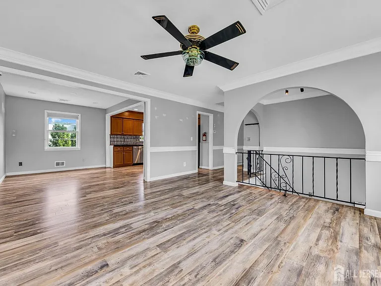 132 Somerset Ave — Photo 3