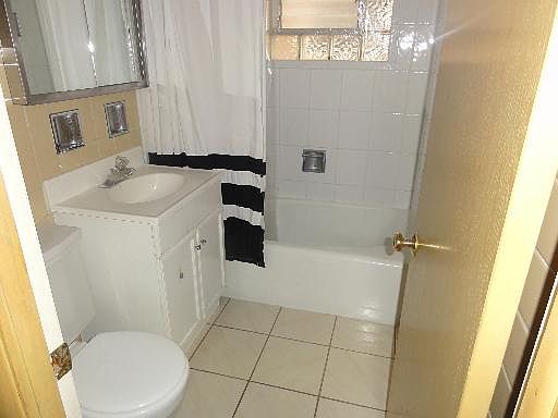 4th image of 2502 72nd Ct Unit 1E