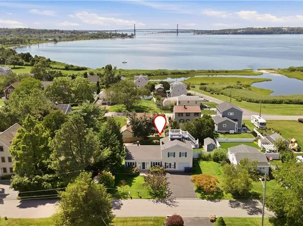 54 Canton Ave, Portsmouth, RI 02871