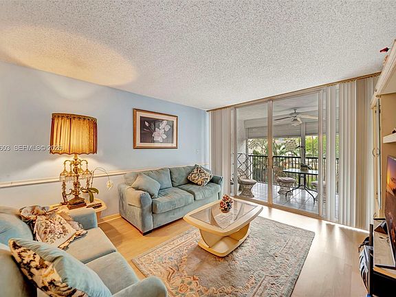 3rd image of 3940 Inverrary Blvd APT 303A