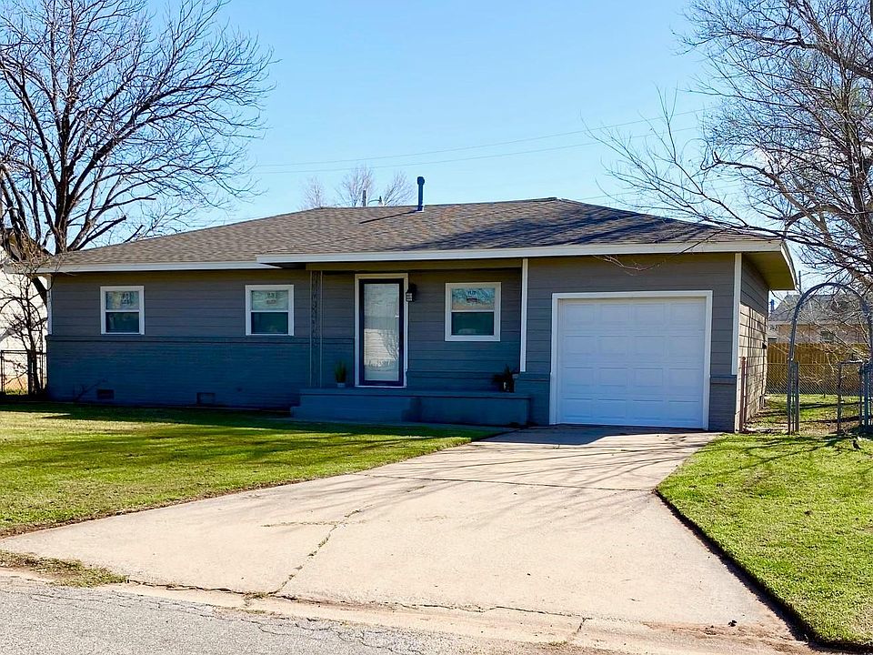 Nice 3 bedroom 1 bath home.