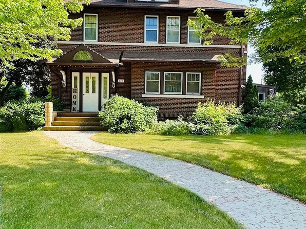 223 E Grand St, Chilton, WI 53014