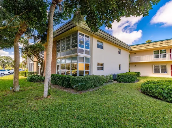 2 Vista Gardens Trail #203, Vero Beach, FL 32962