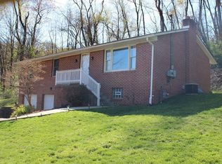 940 Missionary Dr, Pittsburgh, PA 15236