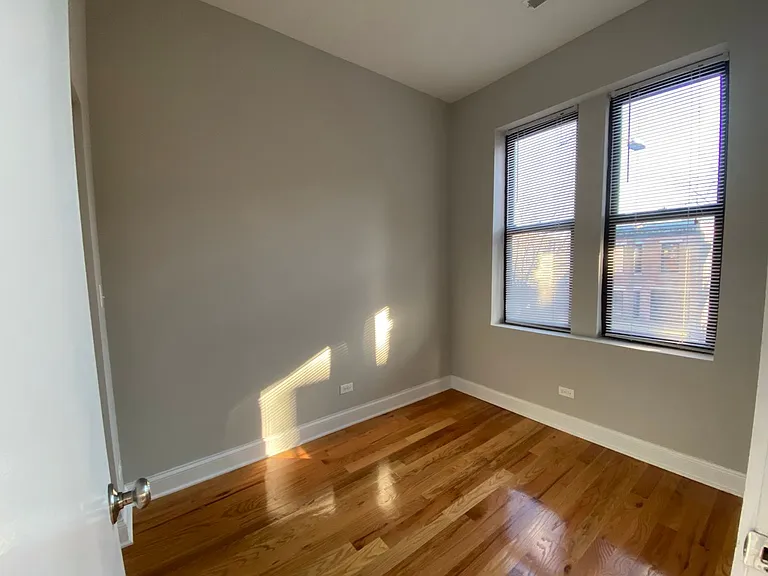 2540-42 W Augusta Blvd — Photo 5