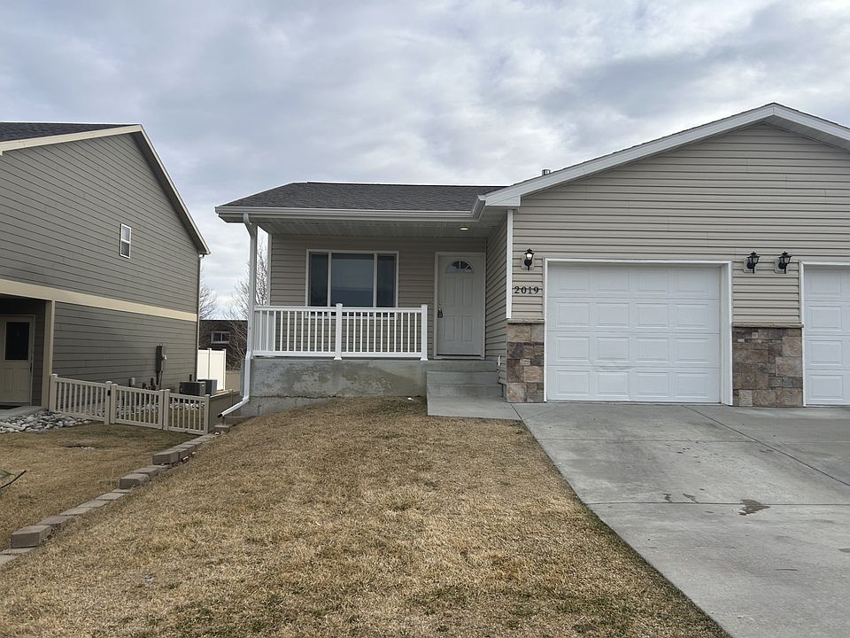 1st image of 2019 Lake Hills Dr #2019