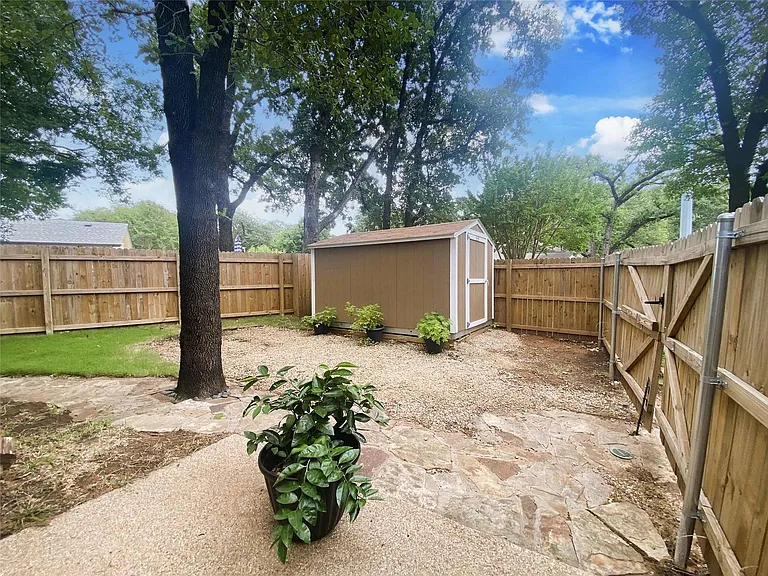 2205 Prestonwood Dr — Photo 36