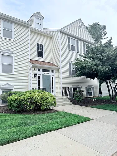 20313 Beaconfield Ter Photo 1