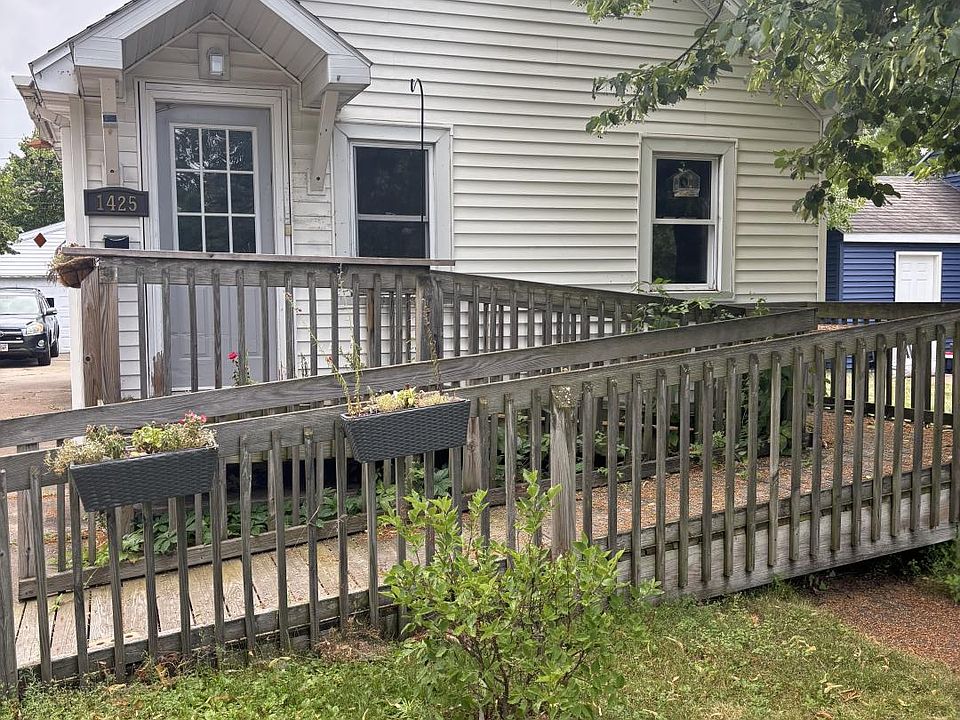 1st image of 1425 Soo Marie Ave