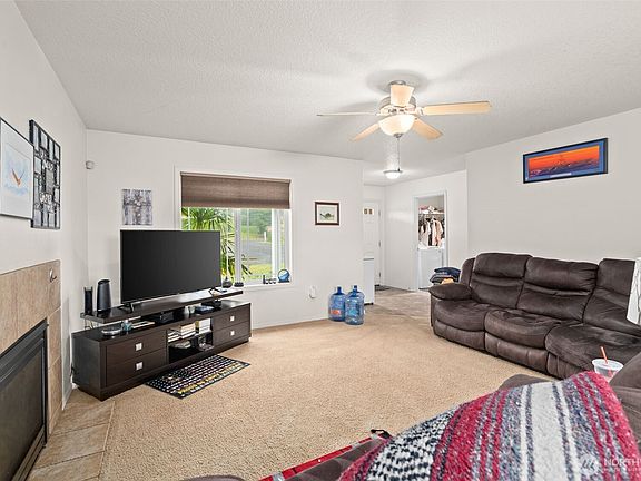 3rd image of 901 344th Street
