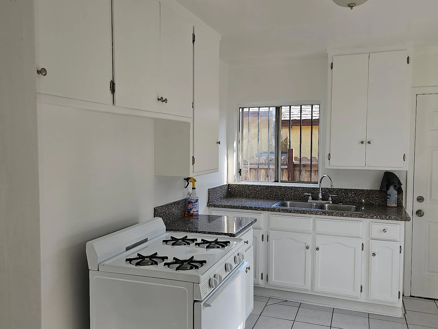 1 bed, 600 sqft, $1,800 — Photo 2