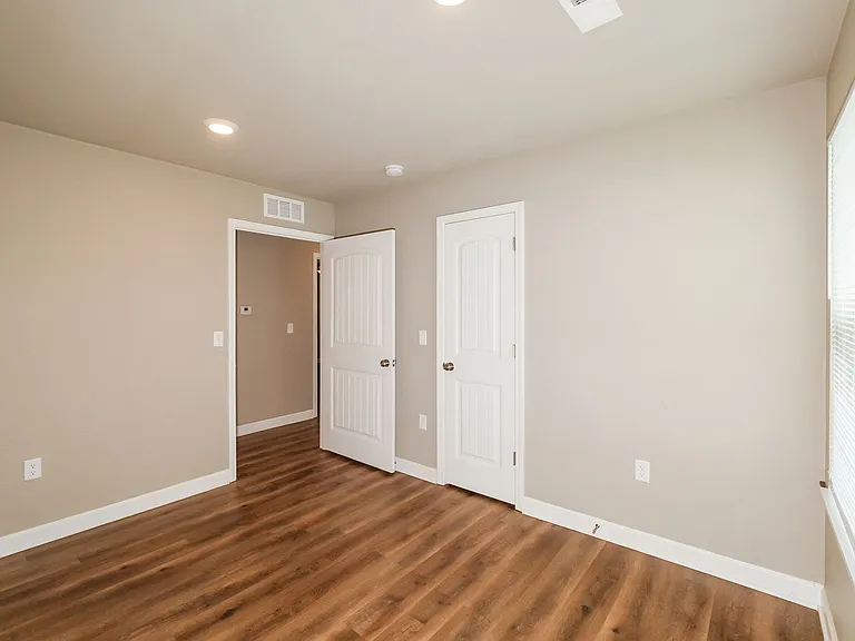 208 SW Rose St — Photo 14