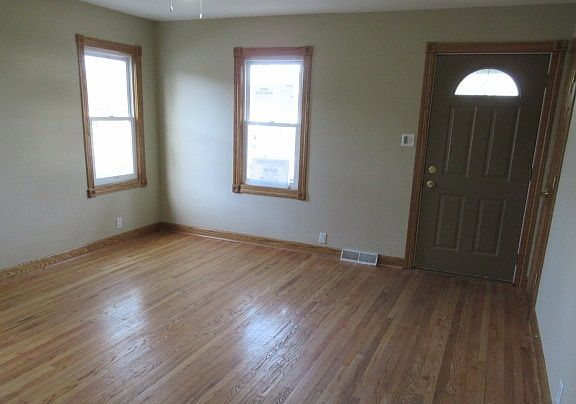 3rd image of 1510 N Dearborn St