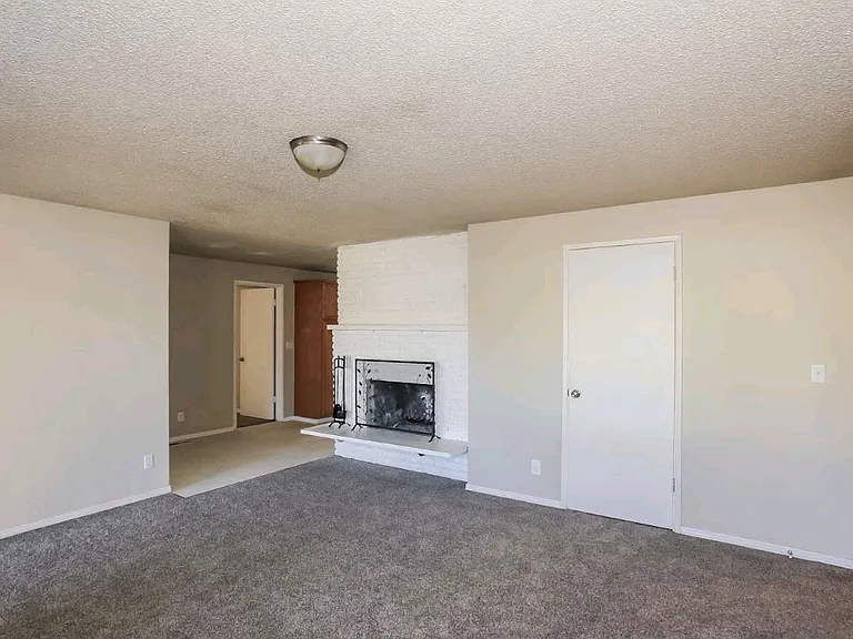 19775 E 41st Pl — Photo 7
