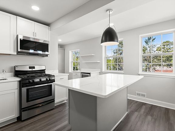 4th image of 4805 Ivydale St