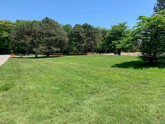 2nd image of 800 Lasalle Park Rd